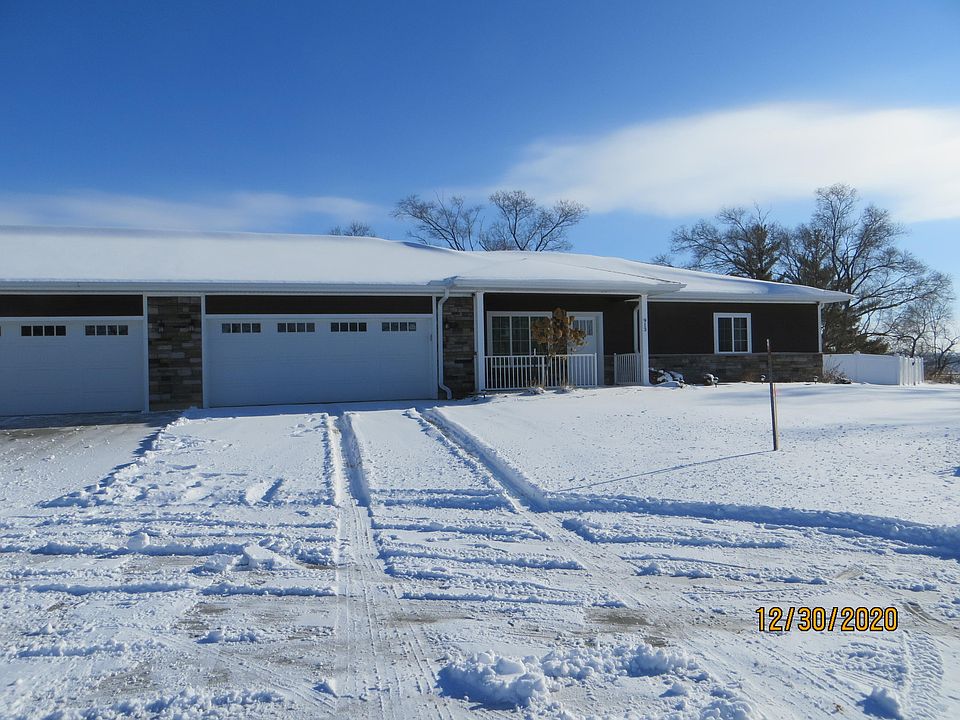 1st image of 913 Tamarack Ln