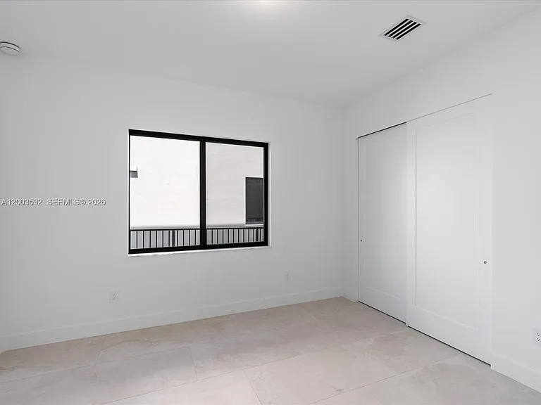 19602 NE 14th Ct — Photo 41