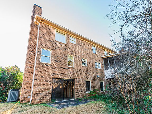 3rd image of 11001 Farragut Hills Blvd