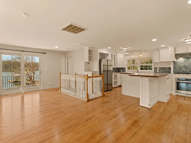 118 Revere Dr — Photo 16