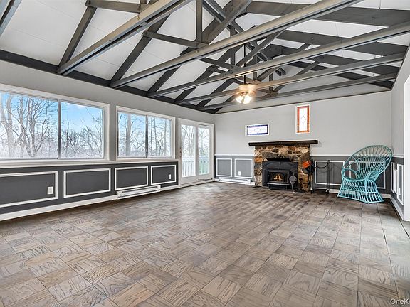 5th image of 98 Mount Airy Road S