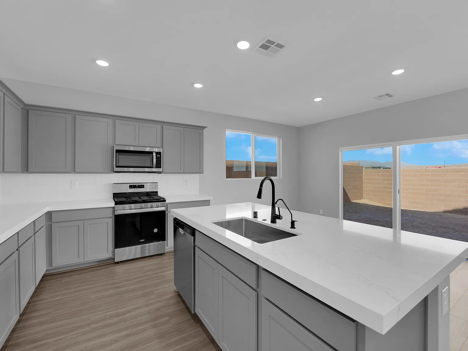 4 bed, 2605 sqft, $2,750 — Photo 4