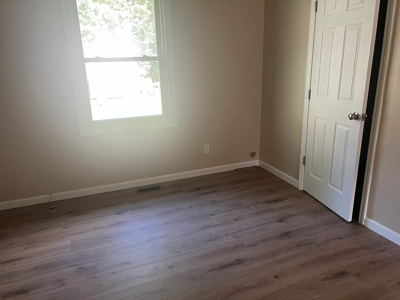 3 bed, 988 sqft, $1,400 — Photo 4