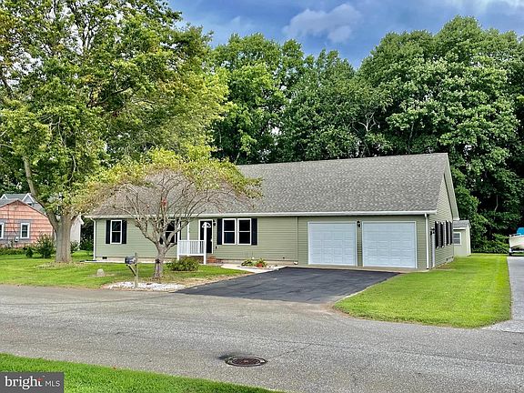 2nd image of 135 Tulip Dr