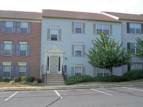 108 Fort Evans Rd SE #E Photo 1