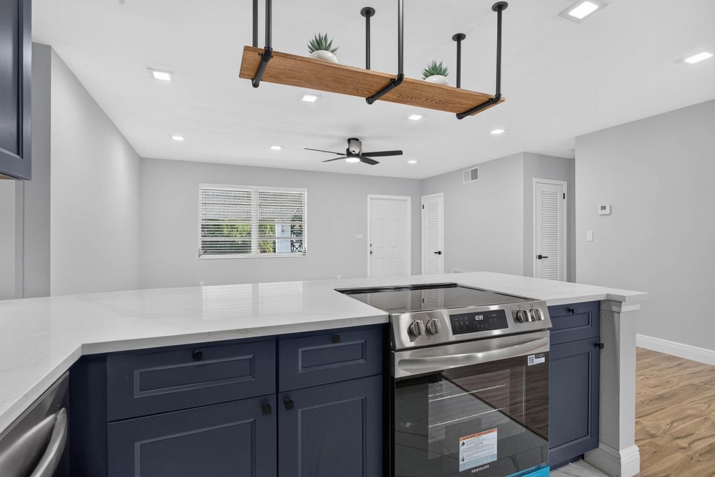 1624 NE 31ST Court, photo 6