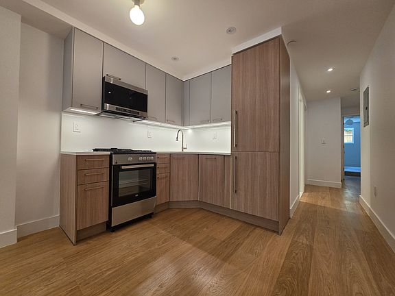 4th image of 481 Madison St #2