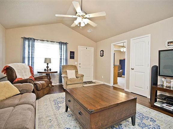 5th image of 667 Woodland St