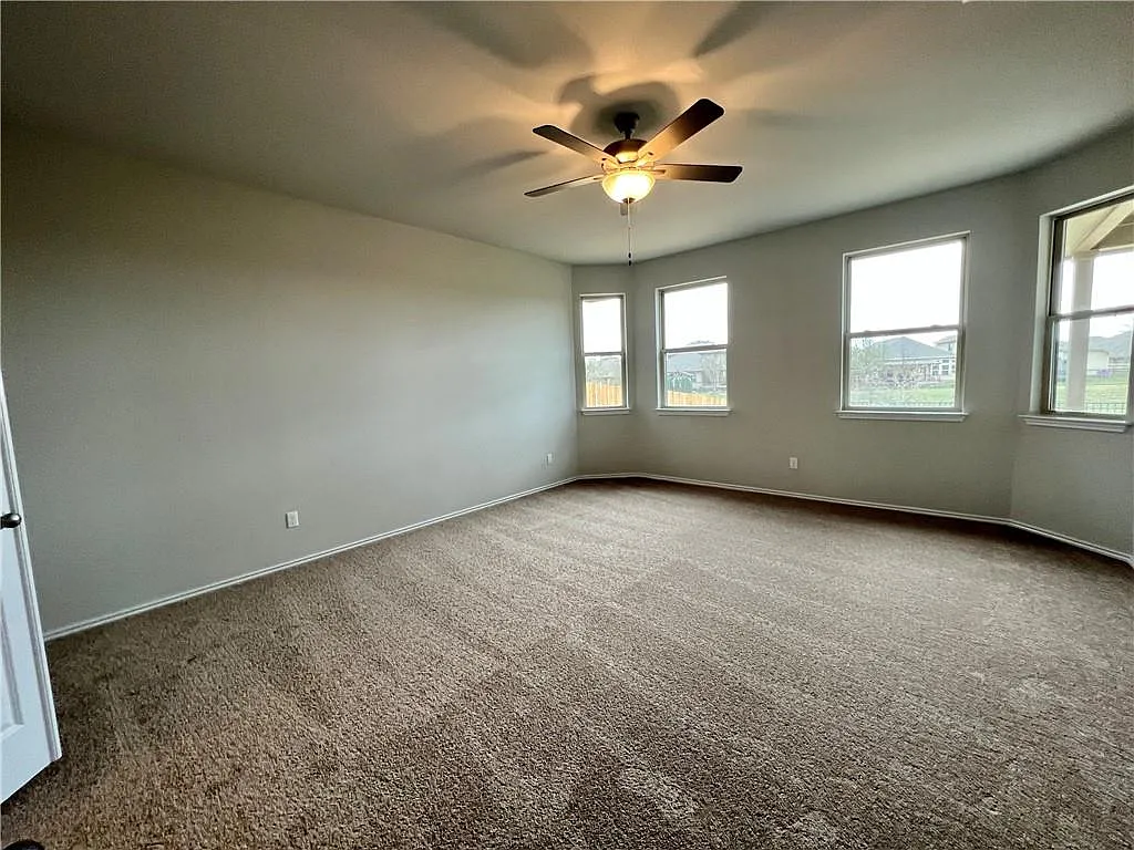 3 bed, 2.0 bath, 2054 sqft, $2,500 — Photo 4
