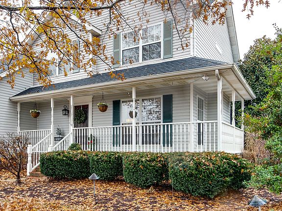 2nd image of 1918 Saddlebrook Dr