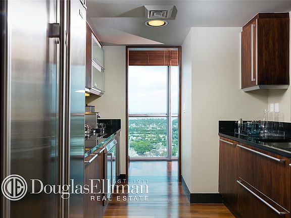 4th image of 101 20th St #3201