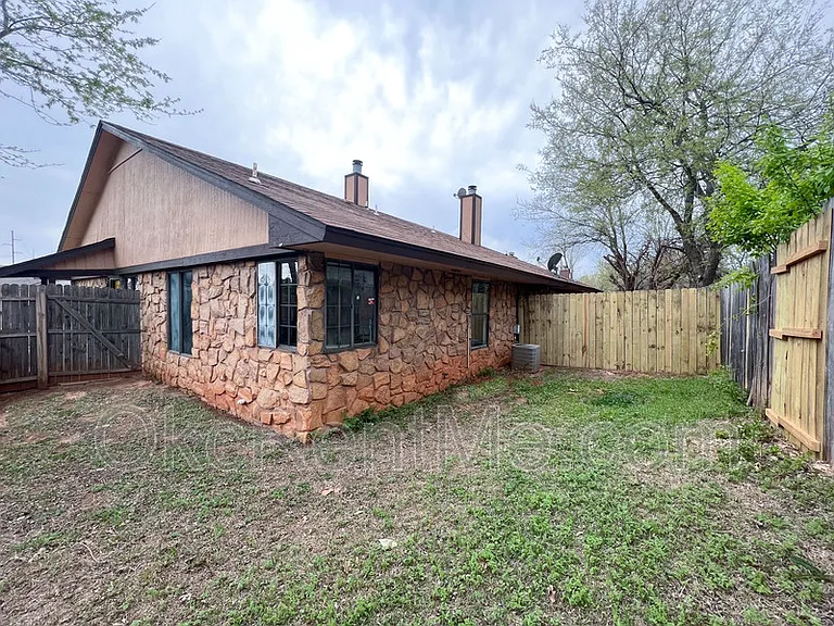 6801 Chisholm Ct — Photo 3