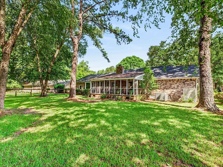 1037 Law Ln — Photo 31
