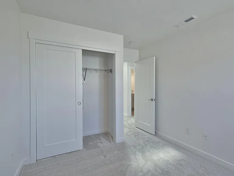 5617 SE Logan Ln — Photo 37