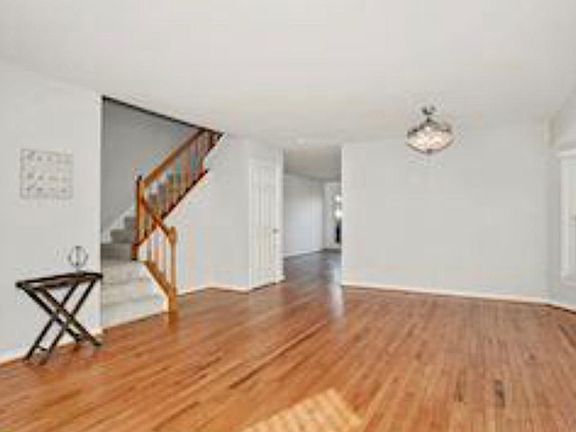 4th image of 16832 Winston Ln