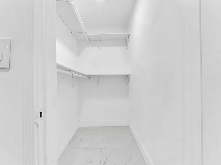 5921 NE 15th Ave — Photo 15