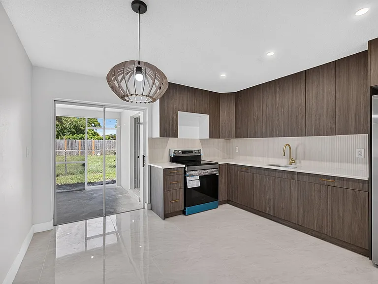 3943 Roan Ct W — Photo 12