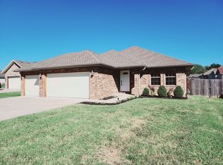 5728 S Vicksburg Battle Ct, Battlefield, MO 65619