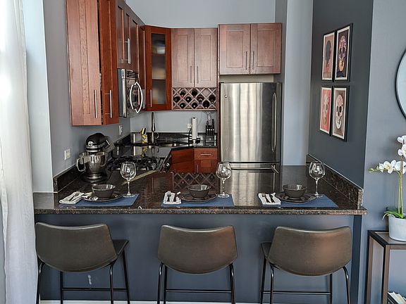 3rd image of 1116 W Leland Ave #1C