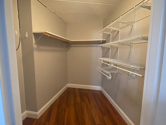 Walk-in Closet
