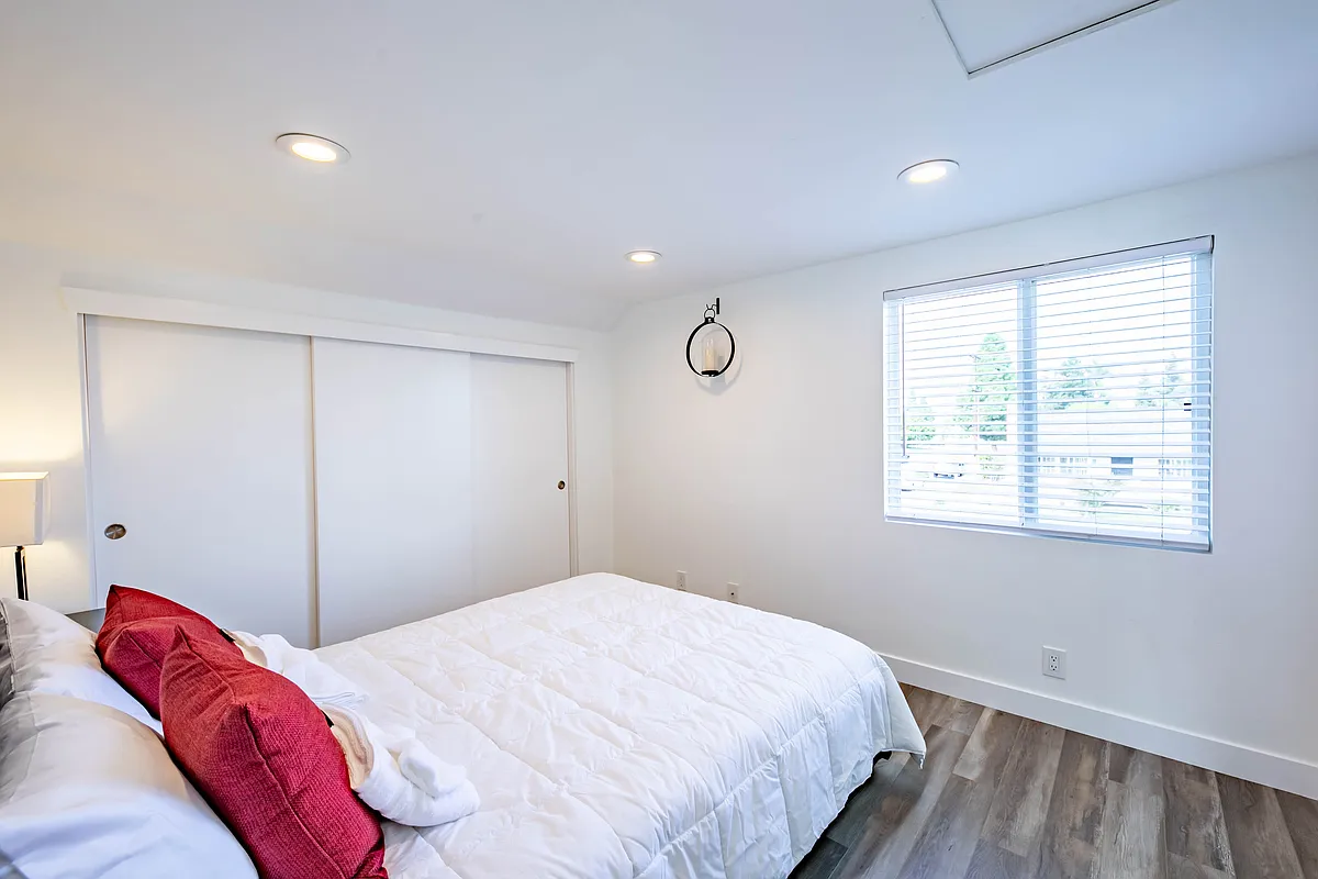 Building Photo - 1155 Paularino Ave #4