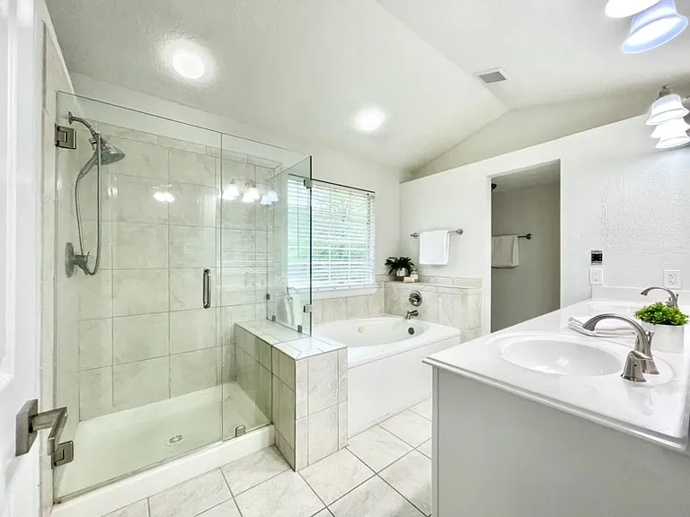 2 Twin Feather Pl — Photo 34