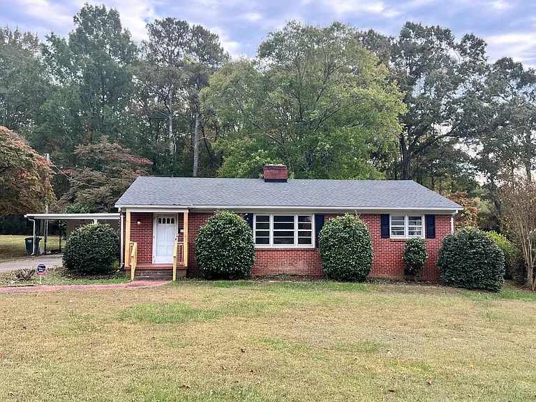 217 Hillcrest Dr — Photo 1