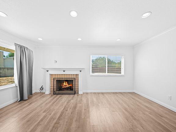 4th image of 15410 Elm Ln