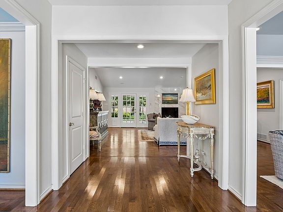 5th image of 6829 Midcrest Dr