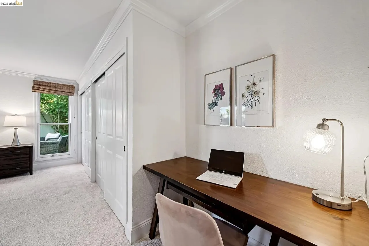 1911 Ascot Dr — Photo 2