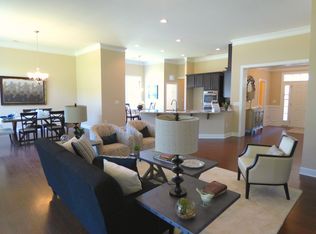 2740 Meadowmont Ln, Fayetteville, NC 28306