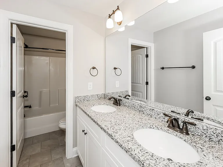 102 Peyton Ct — Photo 16