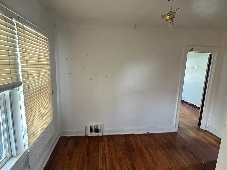 614 E Marengo Ave — Photo 17