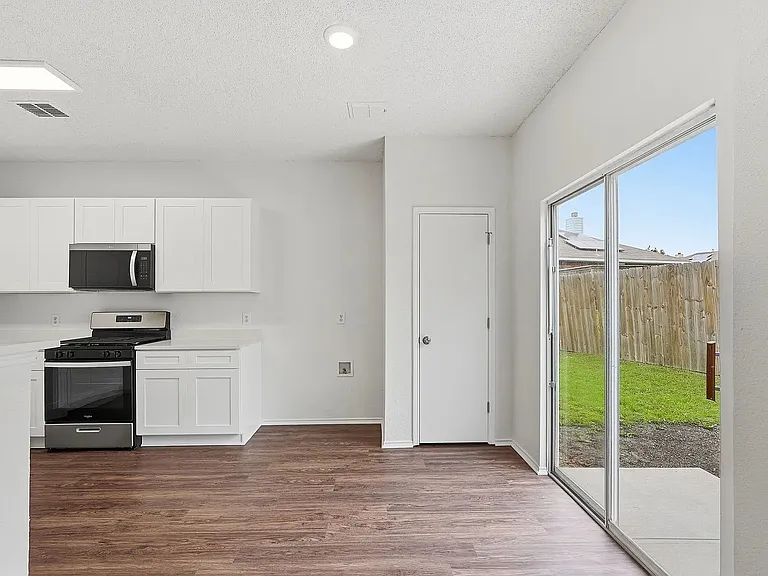 725 Parkford Ln — Photo 15