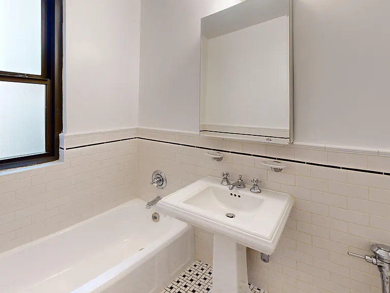 141 E 56th St #3C — Photo 11