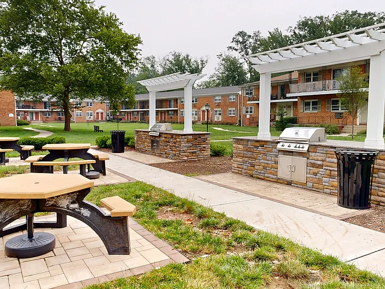 Metropark Station Apartments — Photo 19