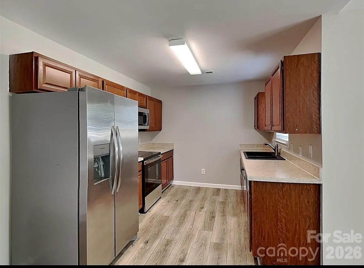 3 bed, 1416 sqft, $2,200 — Photo 2