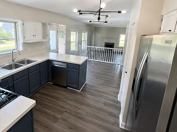 3rd image of 1432 Huntcliff Rd