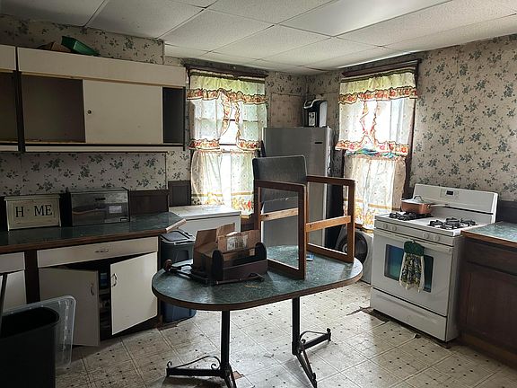 5th image of 2215 Frank Rd
