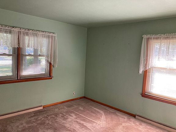 2nd image of 5570 Evergreen Ave