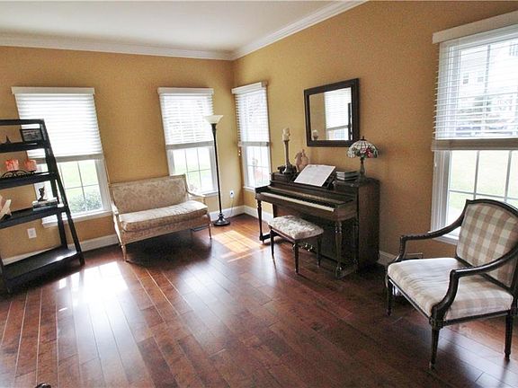 4th image of 3115 Lodge Dr