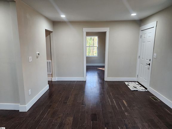 3rd image of 529 Franklin St
