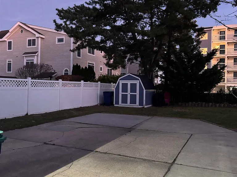 512 W Brigantine Ave #A — Photo 24