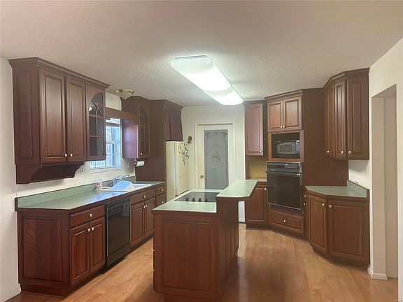 3rd image of 2148 Sunset Dr