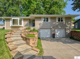 840 Dillon Dr, Omaha, NE 68132