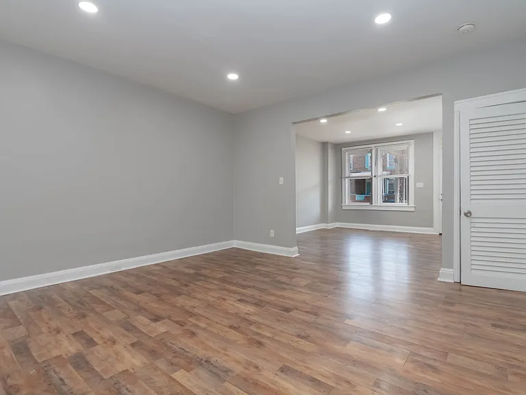 2811 Mayfield Ave — Photo 5