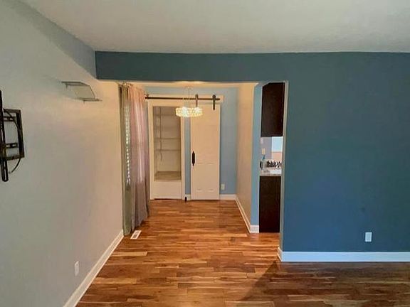 4th image of 9452 Minerva Ave