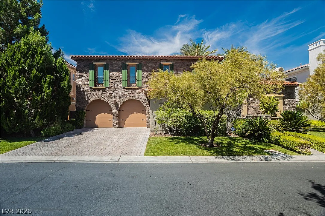 5 bed, 5.5 bath, 5098 sqft, $14,800 — Photo 1