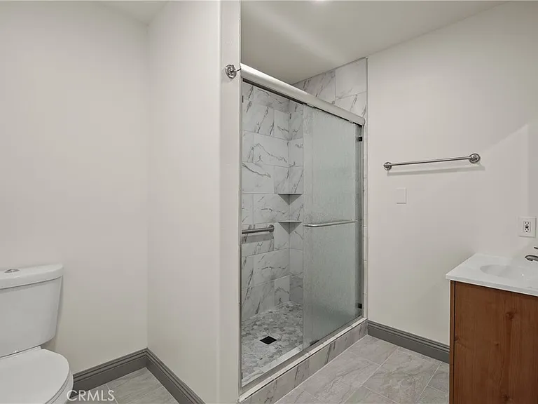 14335 Hamlin St — Photo 22