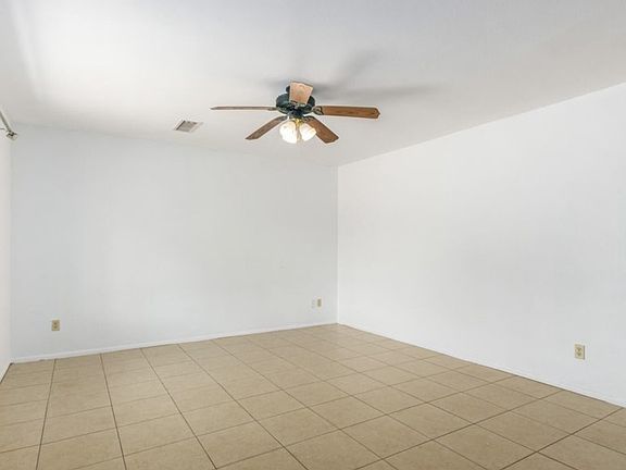 4th image of 2118 E Carson Dr